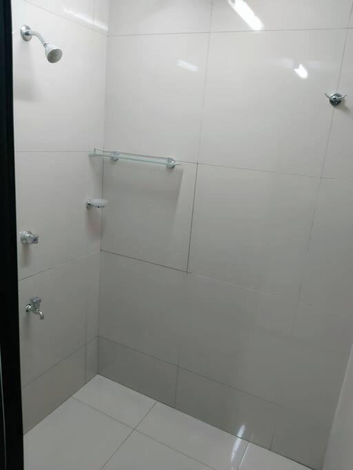 Barrett Accommodation Apartment Сува Экстерьер фото